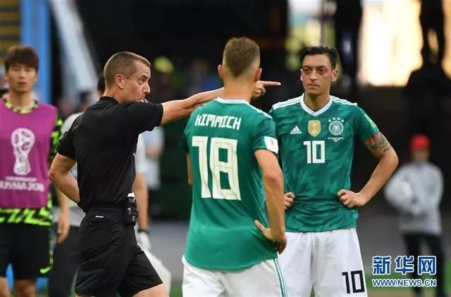  VAR争议判罚引众怒，英超裁判组遭抨击  