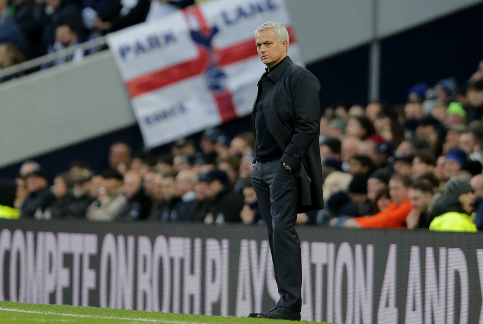  孙兴慜戴帽创纪录，热刺横扫伯恩茅斯  