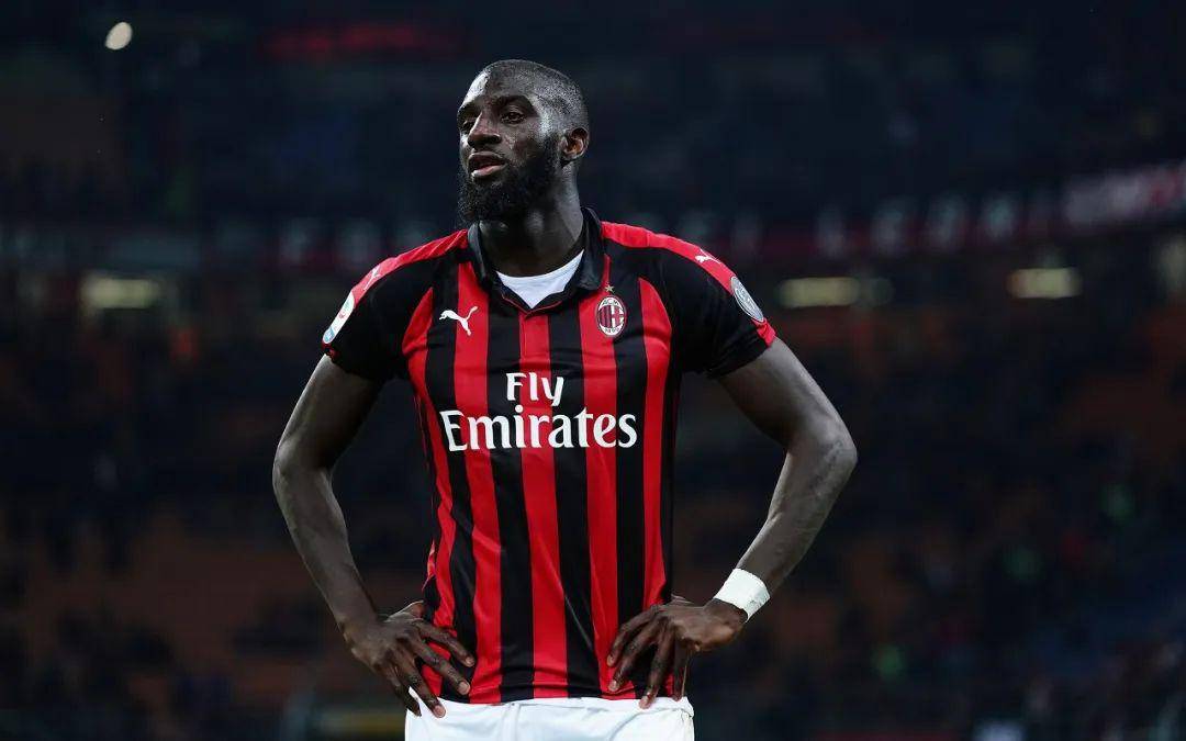  摩纳哥中场核心红牌离场引发争议  