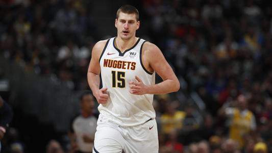  约基奇蝉联常规赛MVP创中锋蝉联新历史  