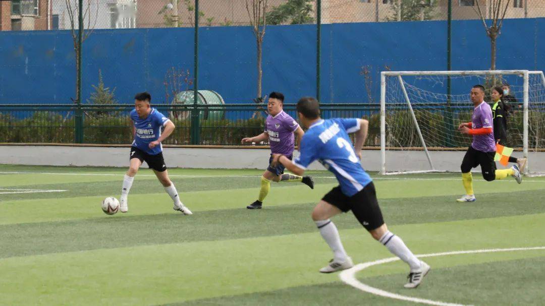  帕德博恩门将神扑救主，力保球门不失取一分  